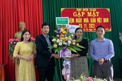 Một năm đặc biệt: Khai giảng trực tuyến; dạy – học trực tuyến; tọa đàm 20/11 trực tuyến….nhưng vẫn vẹn tròn hạnh phúc!