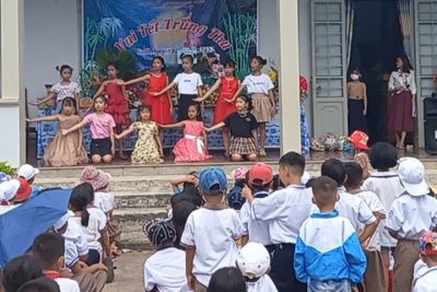 CHÙM ẢNH TỔ CHỨC VUI TÊT TRUNG THU VỚI CÁC EM TRƯỜNG TIỂU HỌC NGUYỄN DU, ẤM ÁP VÀ YÊU THƯƠNG