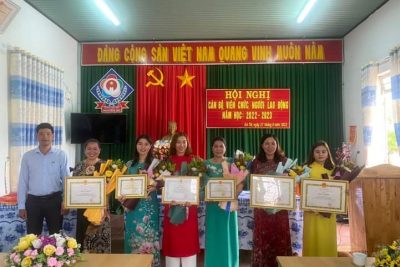 HỘI NGHỊ CÁN BỘ VIÊN CHỨC, NGƯỜI LAO ĐỘNG NĂM HỌC 2022 – 2023 THÀNH CÔNG TỐT ĐẸP, ĐÓN CHÀO NĂM HỌC MỚI